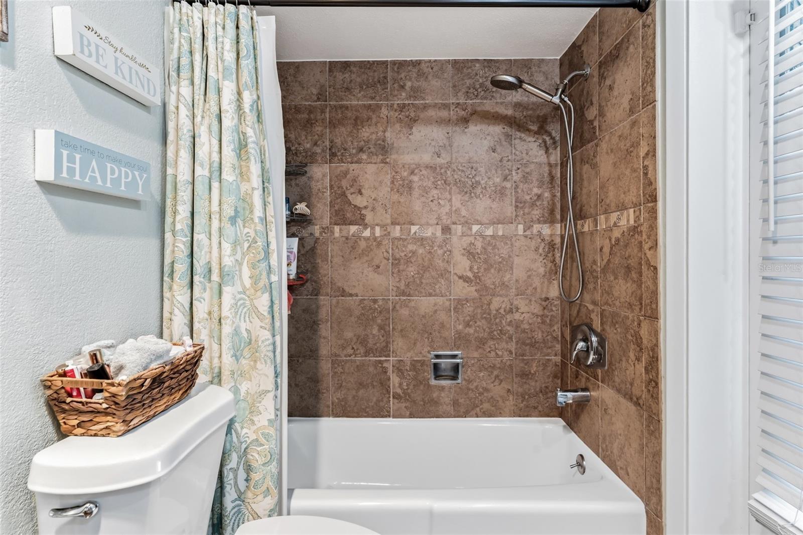 14570 TANGLEWOOD DR — photo 33