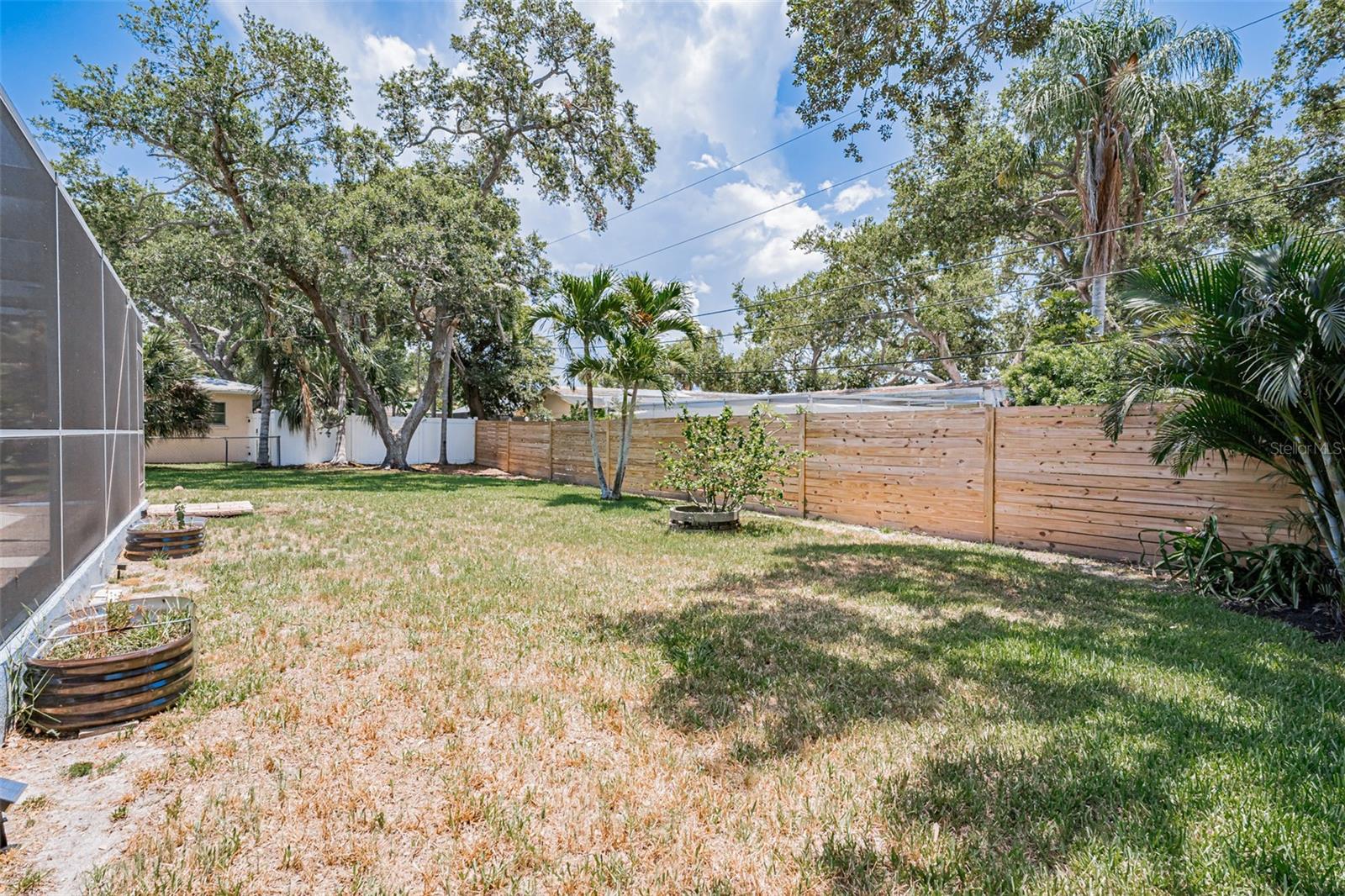 14570 TANGLEWOOD DR — photo 47