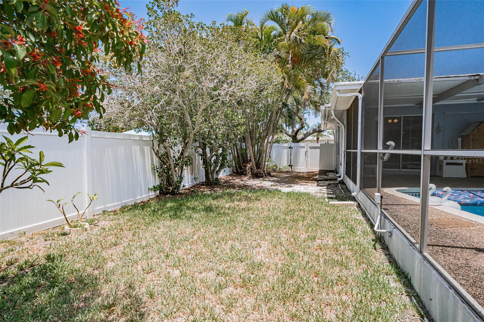 14570 TANGLEWOOD DR — photo 46