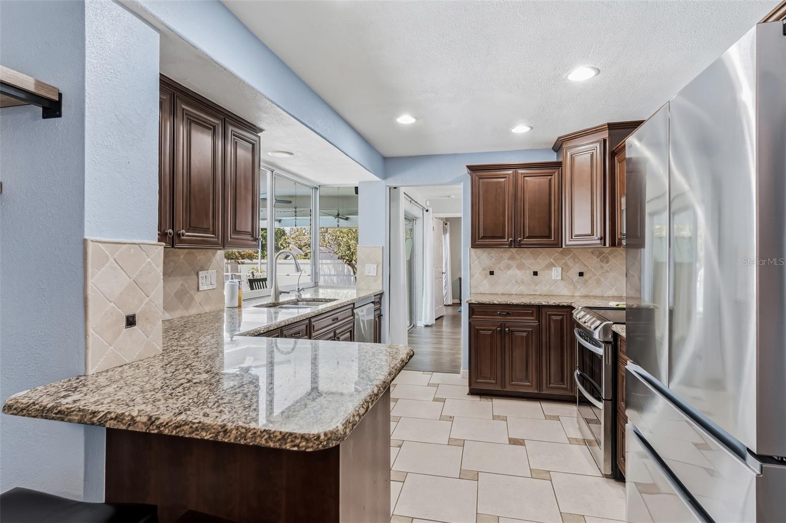 14570 TANGLEWOOD DR — photo 10