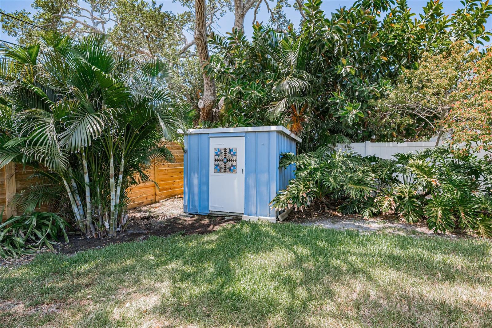 14570 TANGLEWOOD DR — photo 44