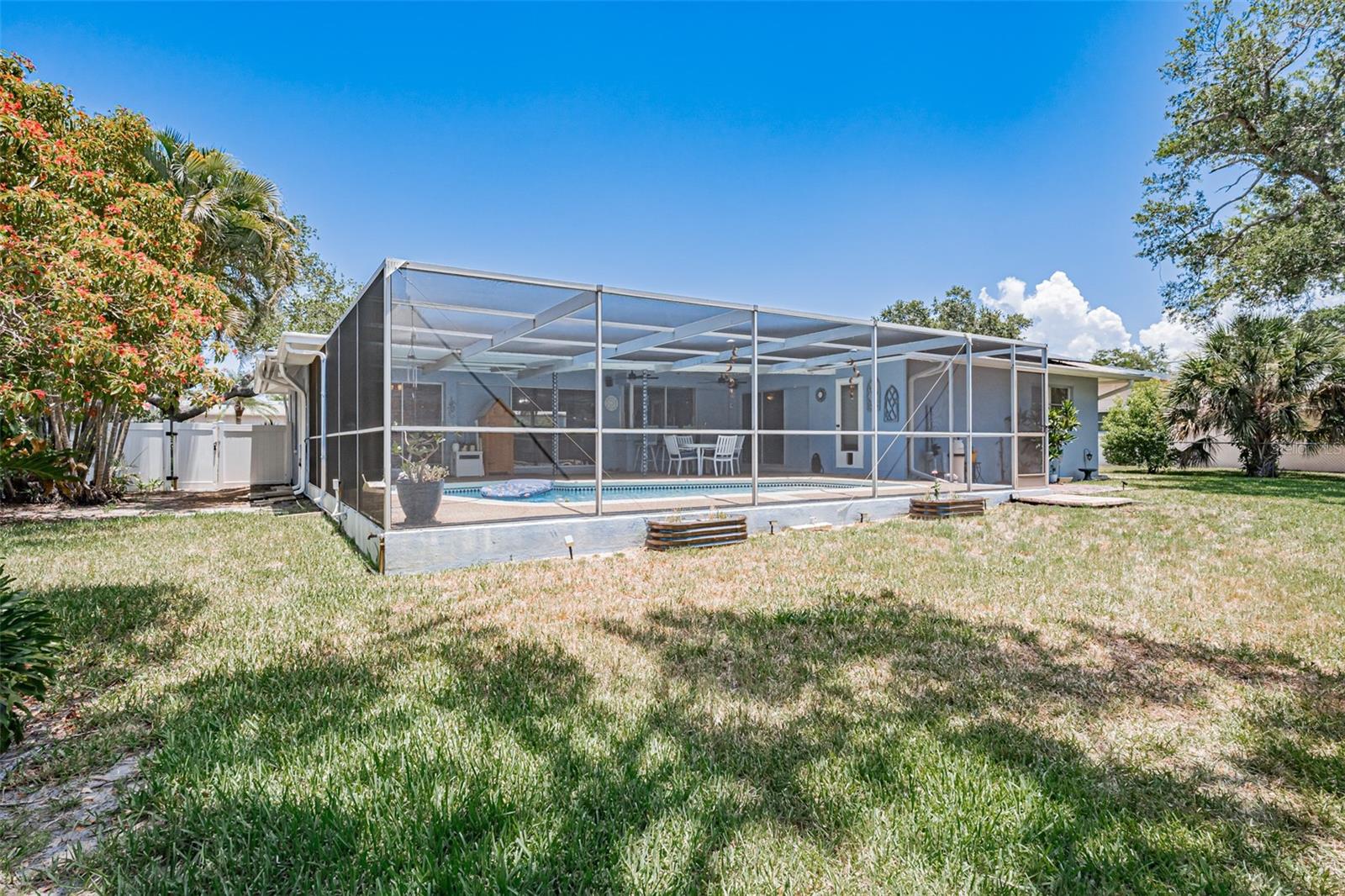 14570 TANGLEWOOD DR — photo 45