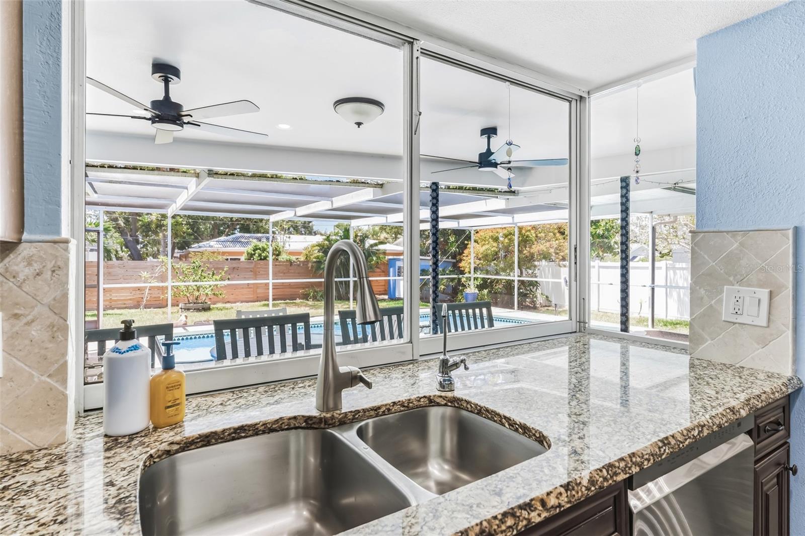 14570 TANGLEWOOD DR — photo 12