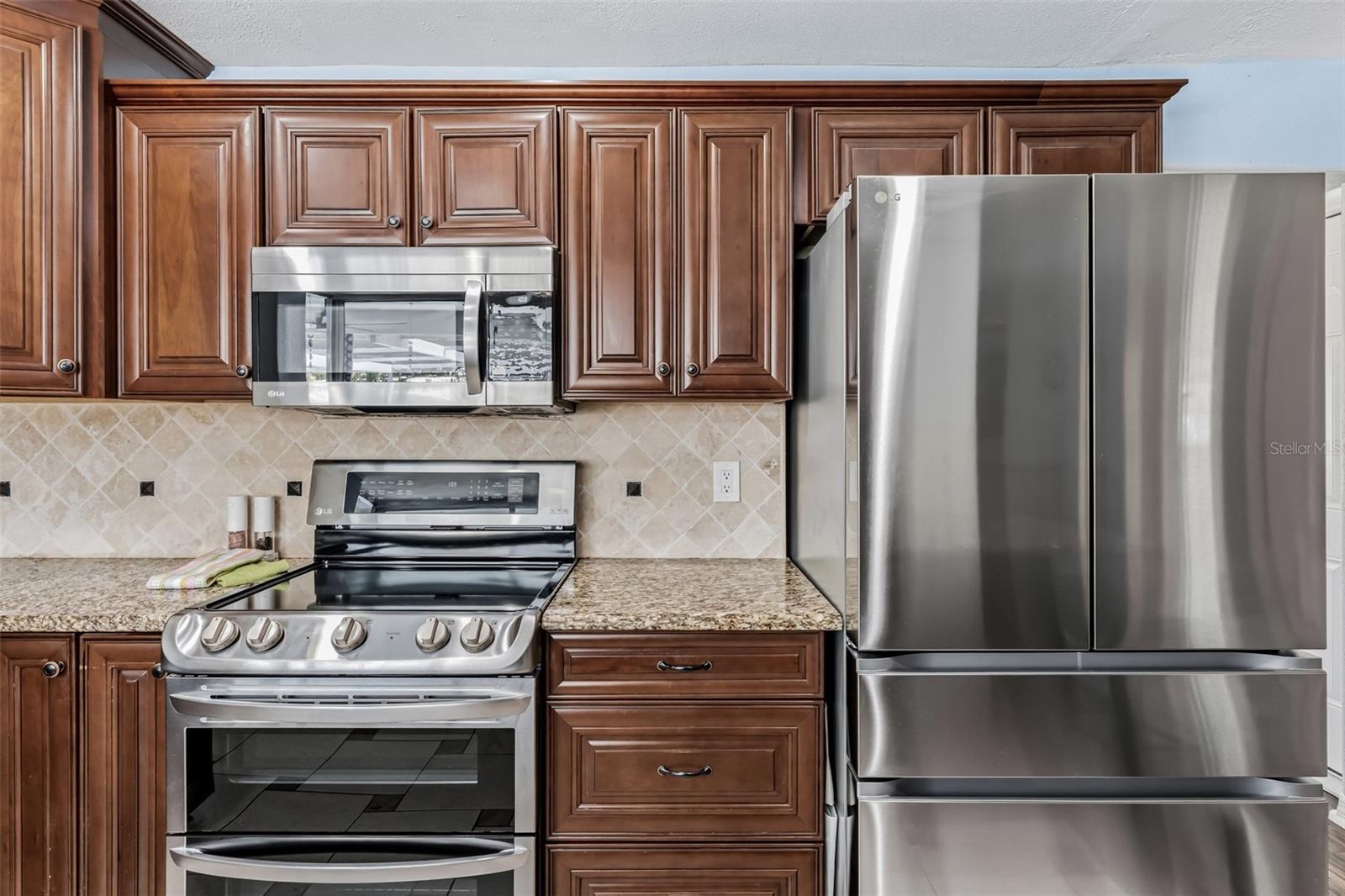 14570 TANGLEWOOD DR — photo 13