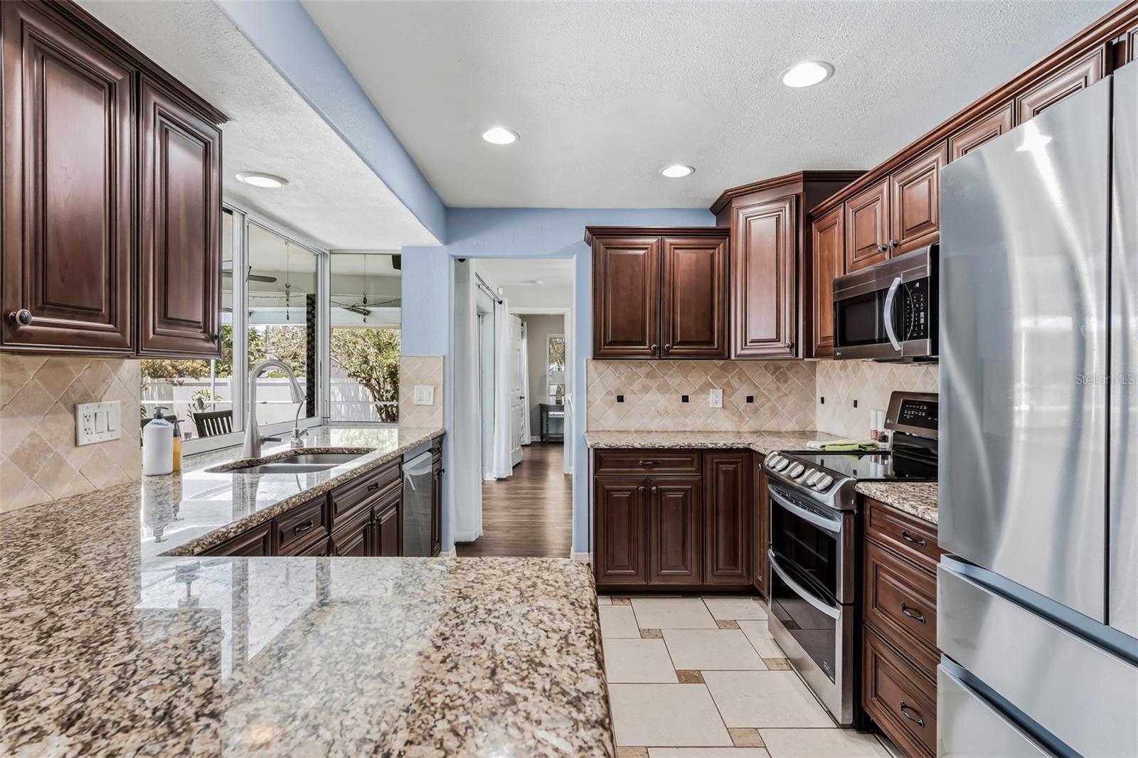 14570 TANGLEWOOD DR — photo 11