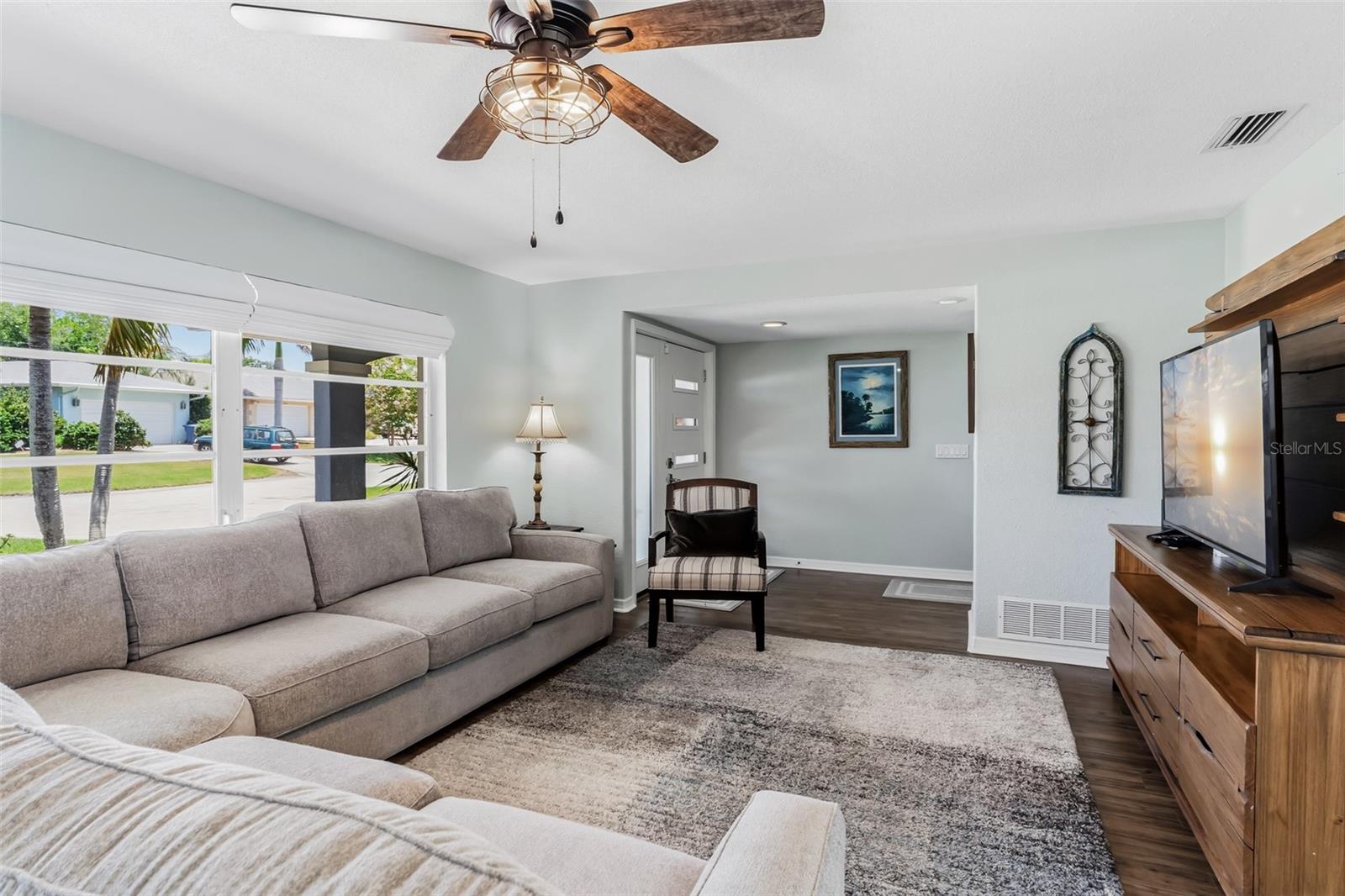 14570 TANGLEWOOD DR — photo 3