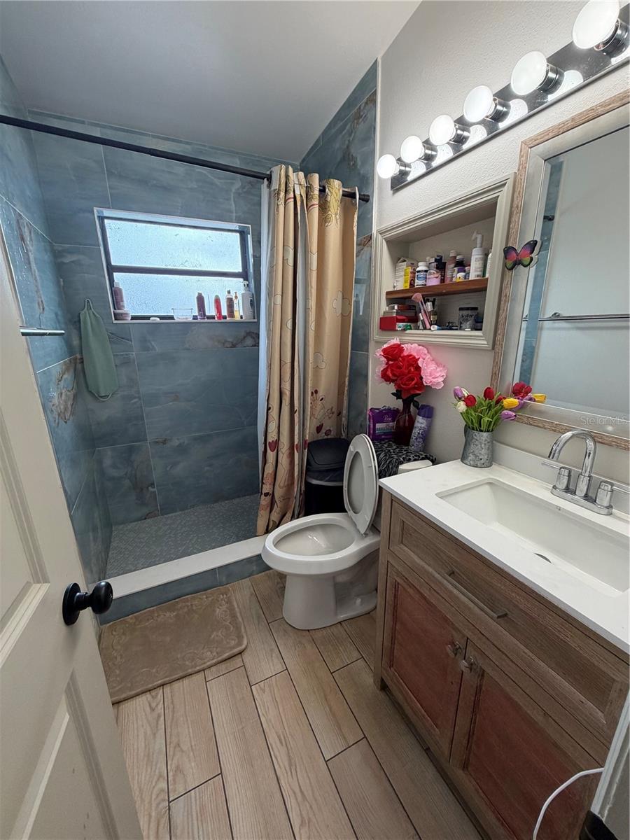 10111 N OLA AVE — photo 11