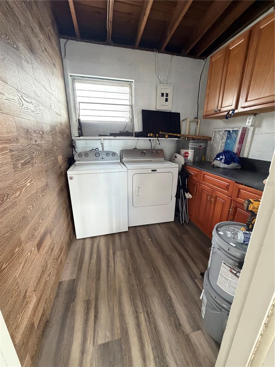 10111 N OLA AVE — photo 12