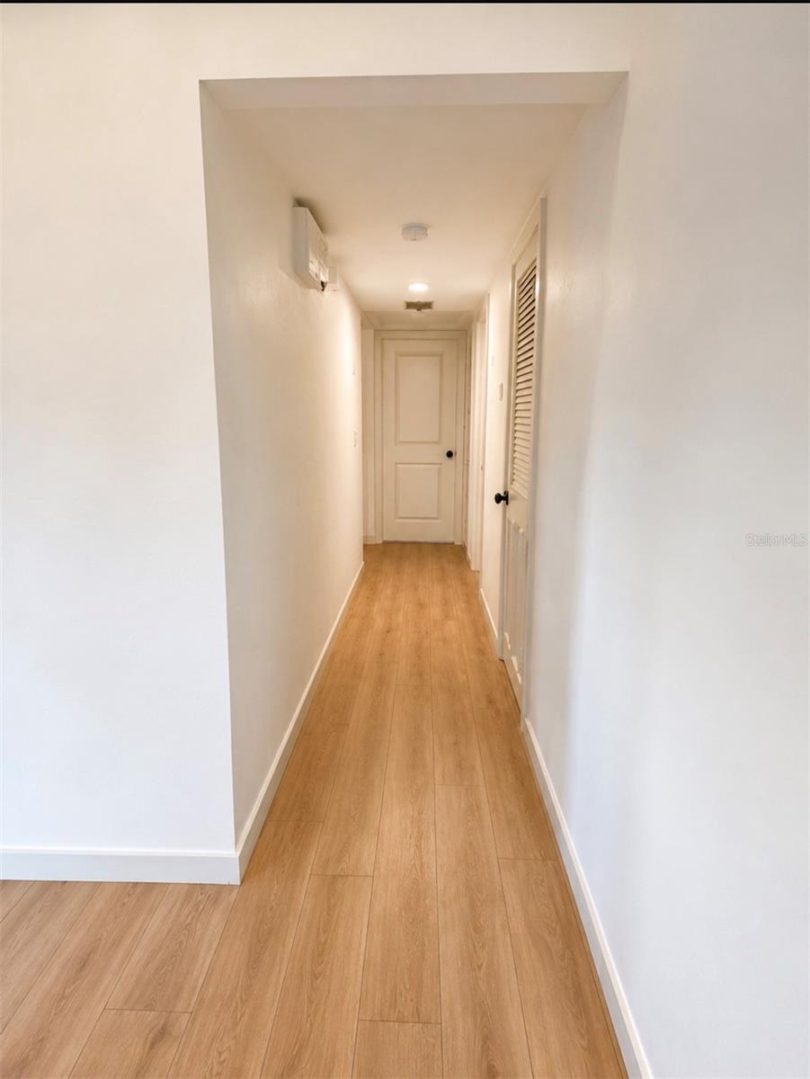 10111 N OLA AVE — photo 7