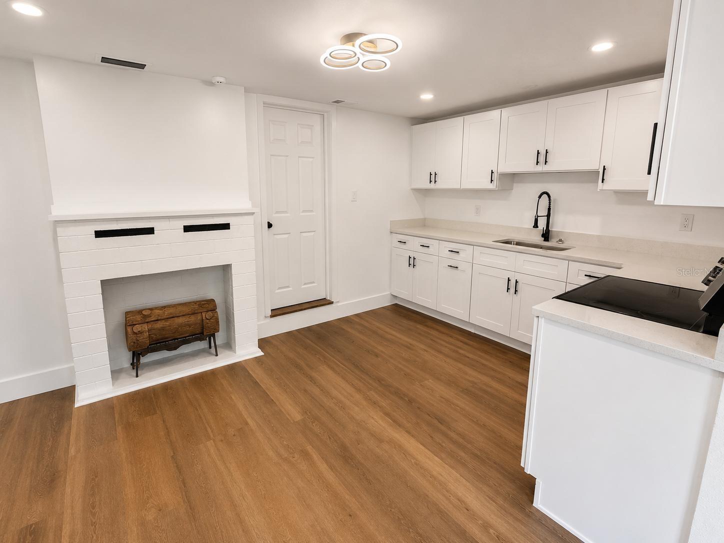 7211 JAMES ST — photo 3