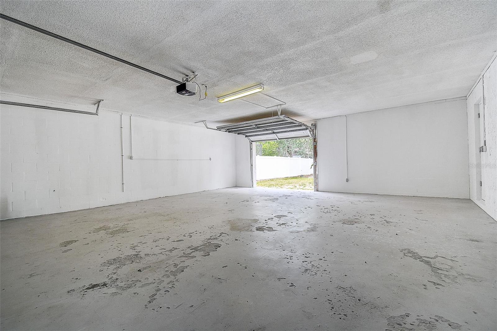 9404 W HAMILTON AVE — photo 18