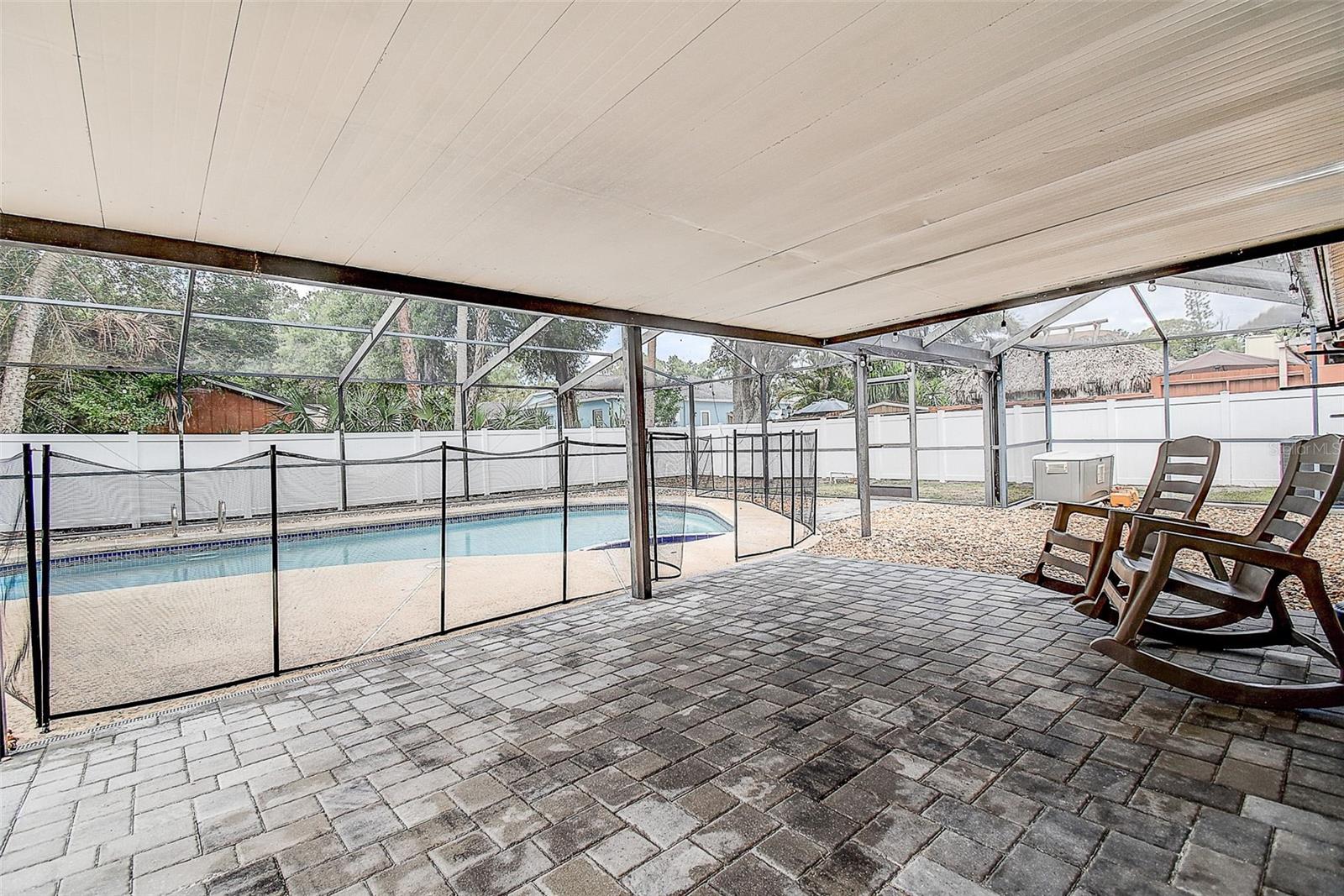 9404 W HAMILTON AVE — photo 16