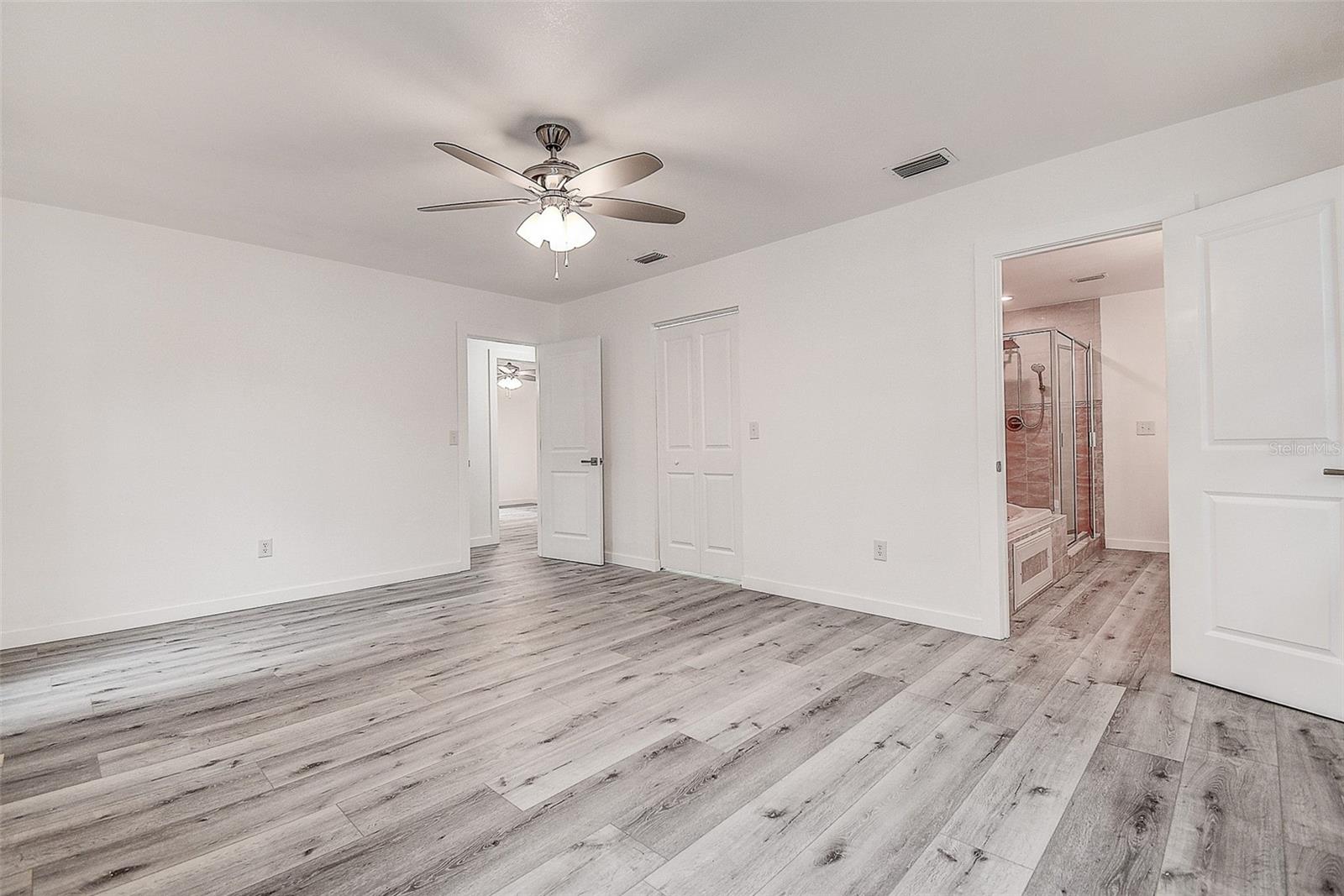9404 W HAMILTON AVE — photo 13