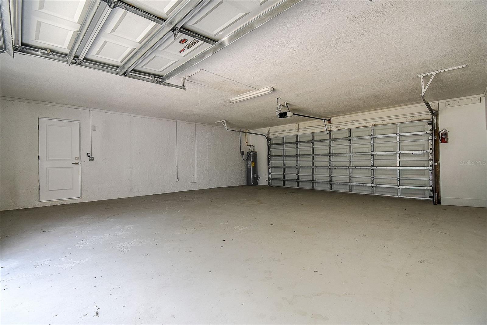 9404 W HAMILTON AVE — photo 19