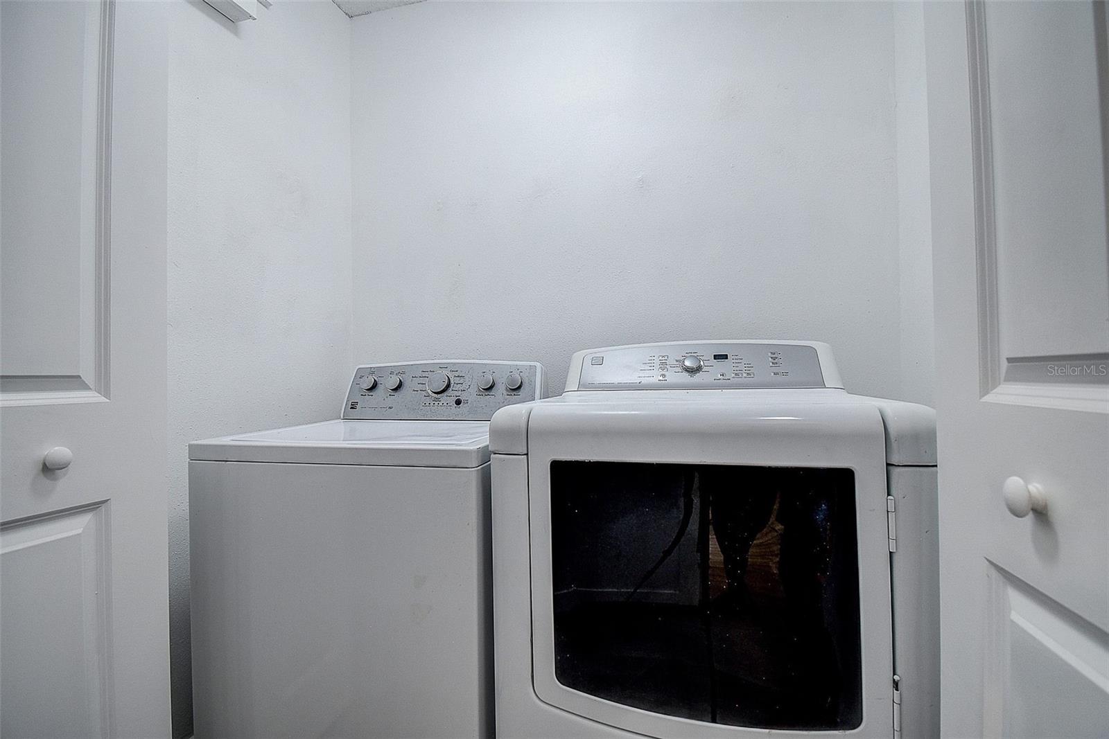 9404 W HAMILTON AVE — photo 15