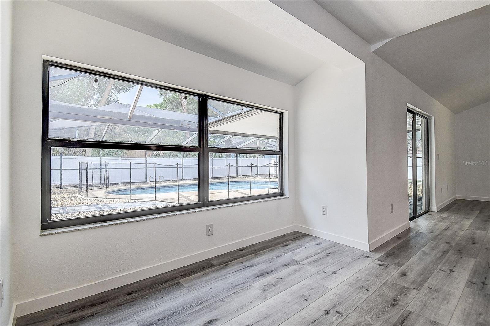 9404 W HAMILTON AVE — photo 6