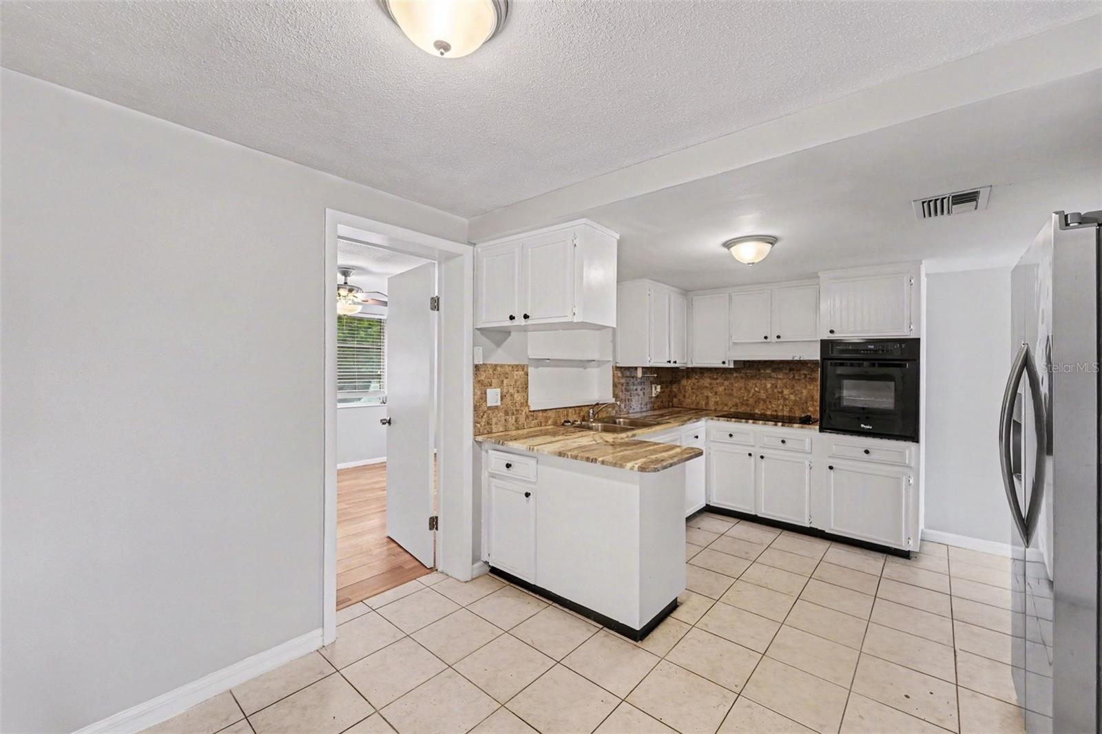 7520 CAMELOT RD — photo 6