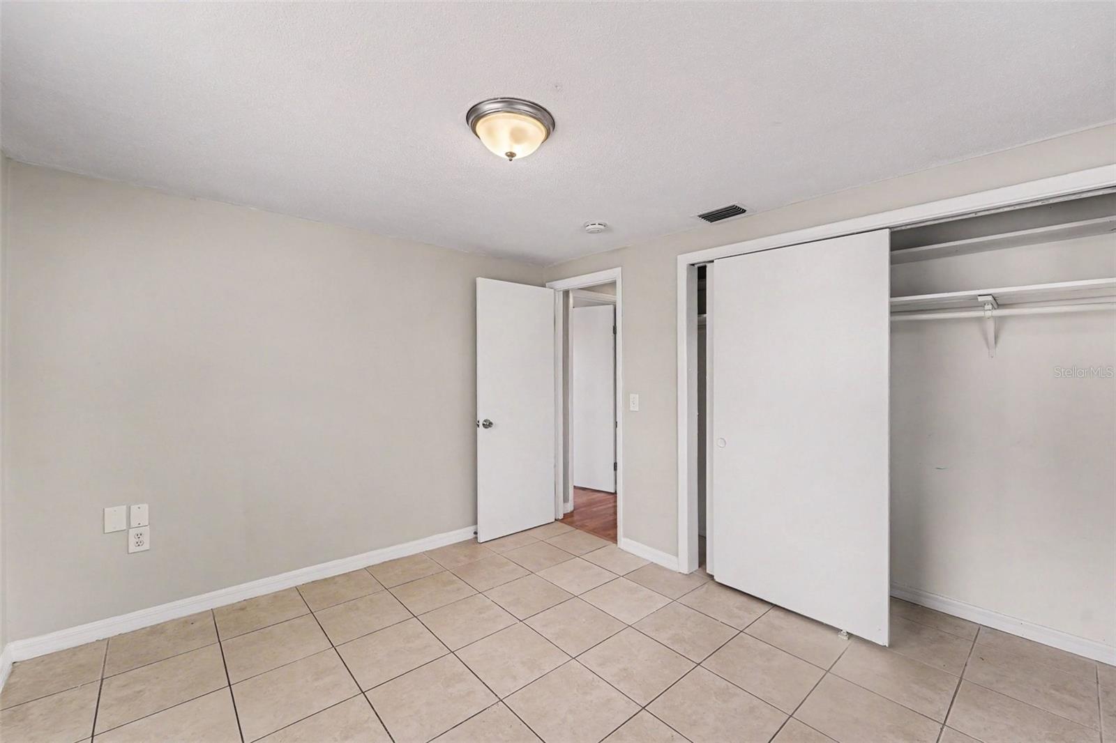 7520 CAMELOT RD — photo 8
