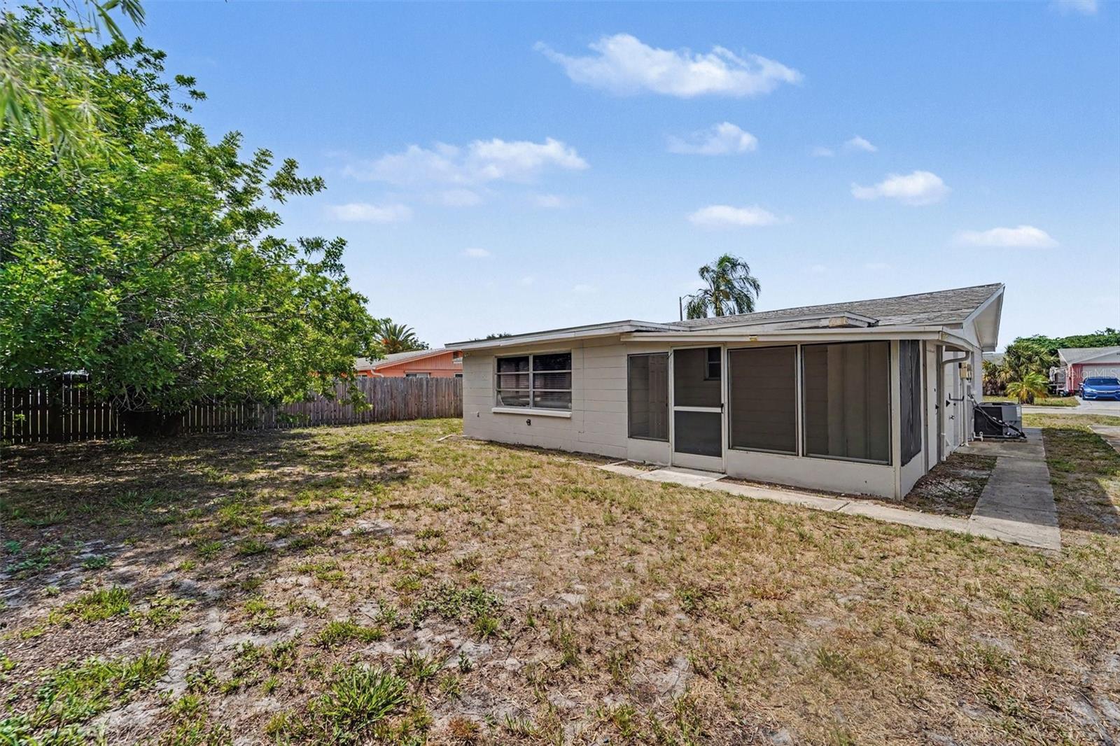 7520 CAMELOT RD — photo 15