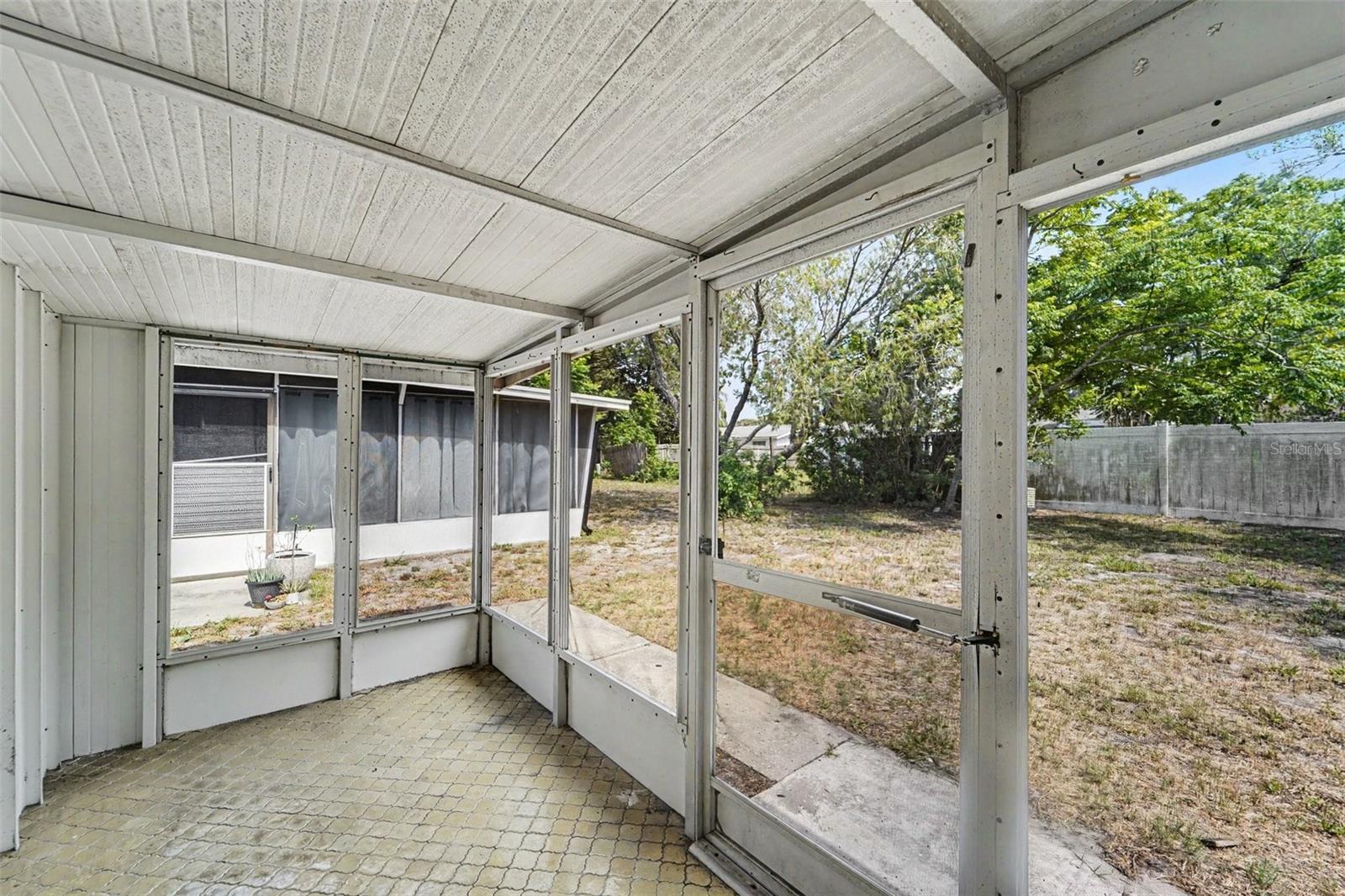7520 CAMELOT RD — photo 14