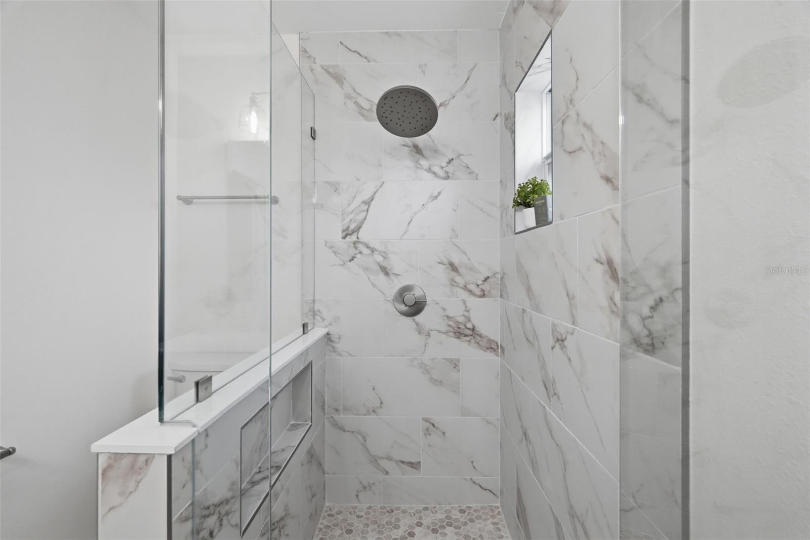 1360 IRVING AVE — photo 20