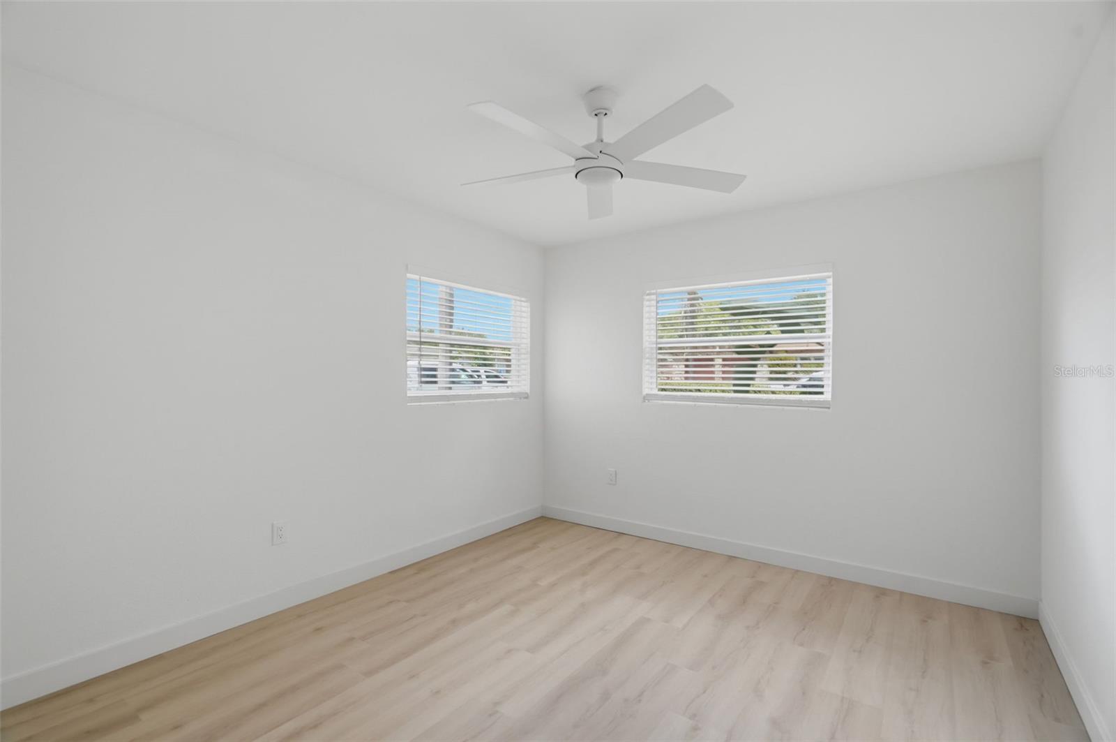 1360 IRVING AVE — photo 19