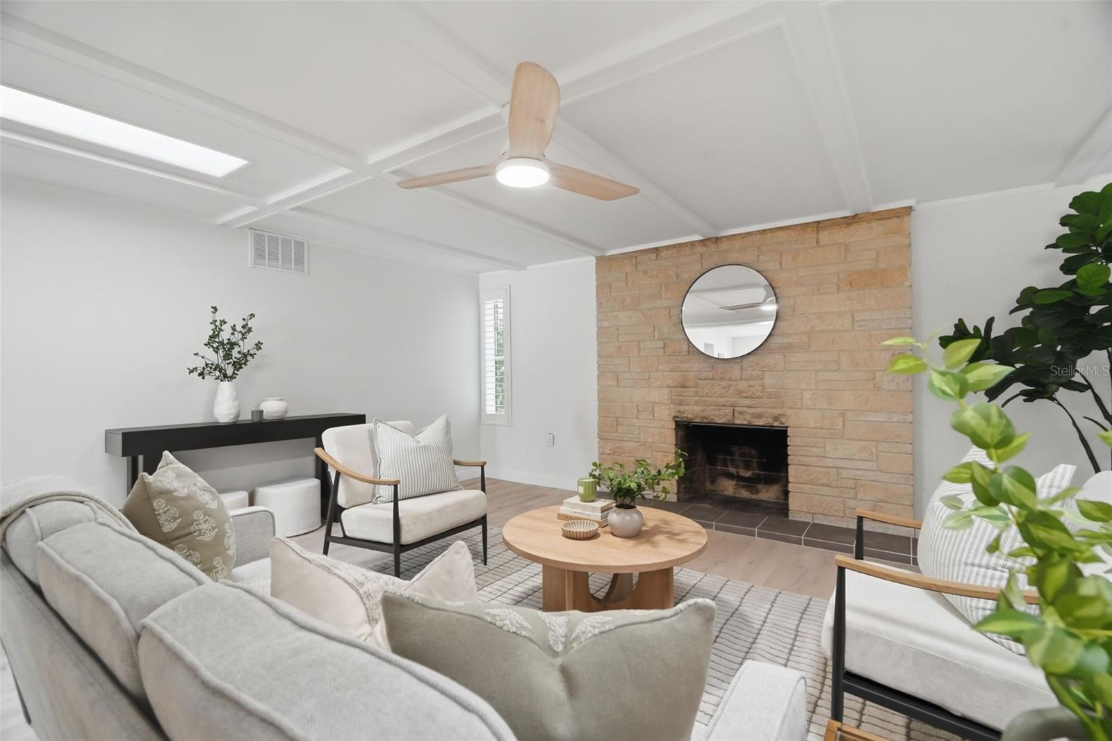 1360 IRVING AVE — photo 9