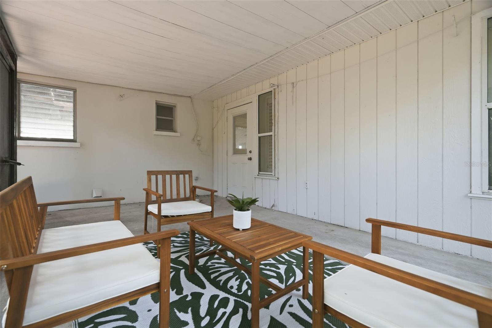 1360 IRVING AVE — photo 23