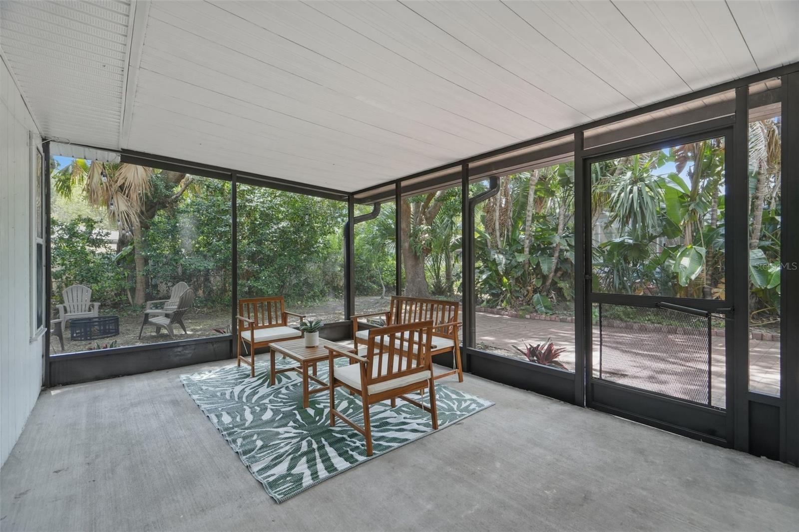 1360 IRVING AVE — photo 24