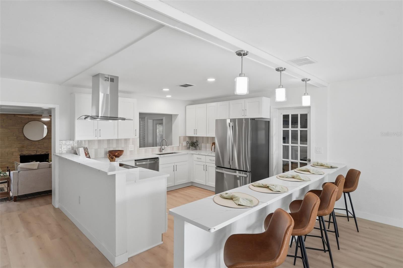 1360 IRVING AVE — photo 5