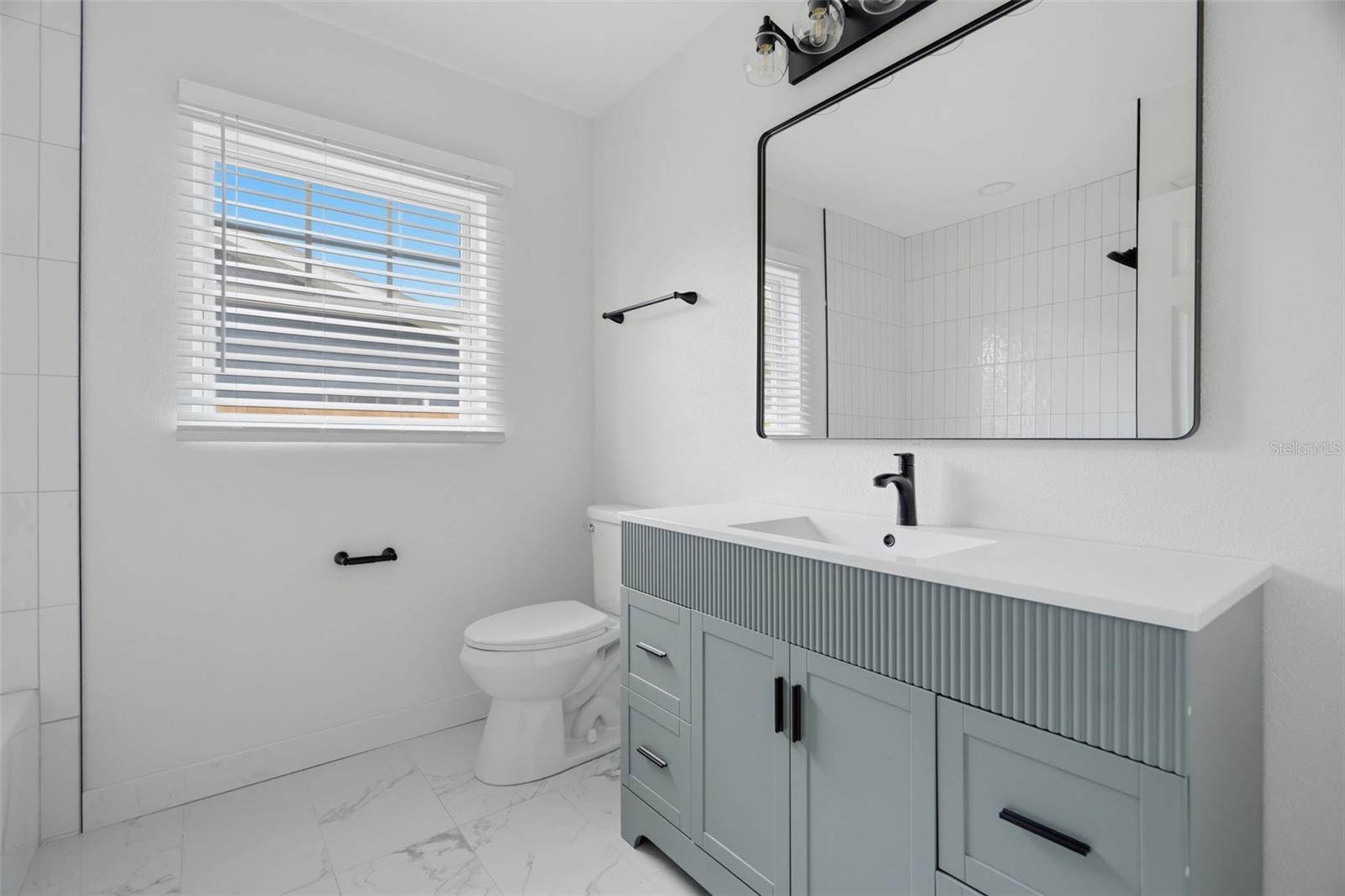 1360 IRVING AVE — photo 21
