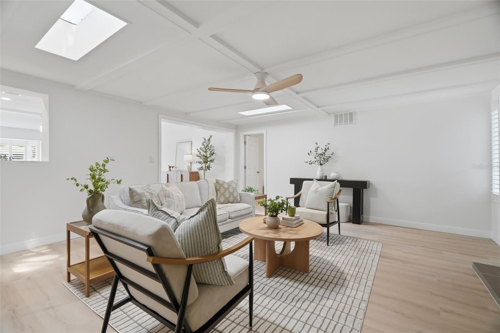 1360 IRVING AVE — photo 11