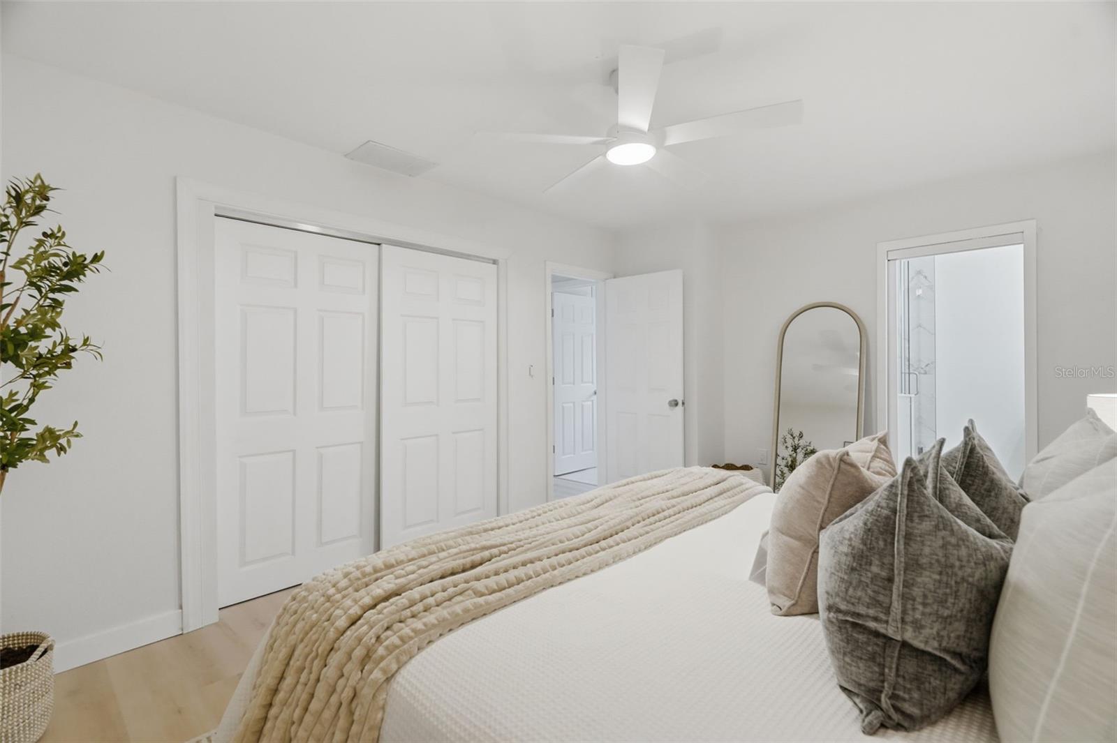 1360 IRVING AVE — photo 14