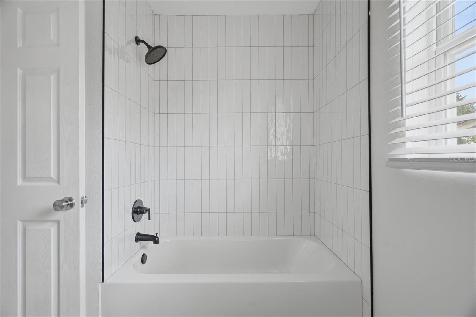 1360 IRVING AVE — photo 22