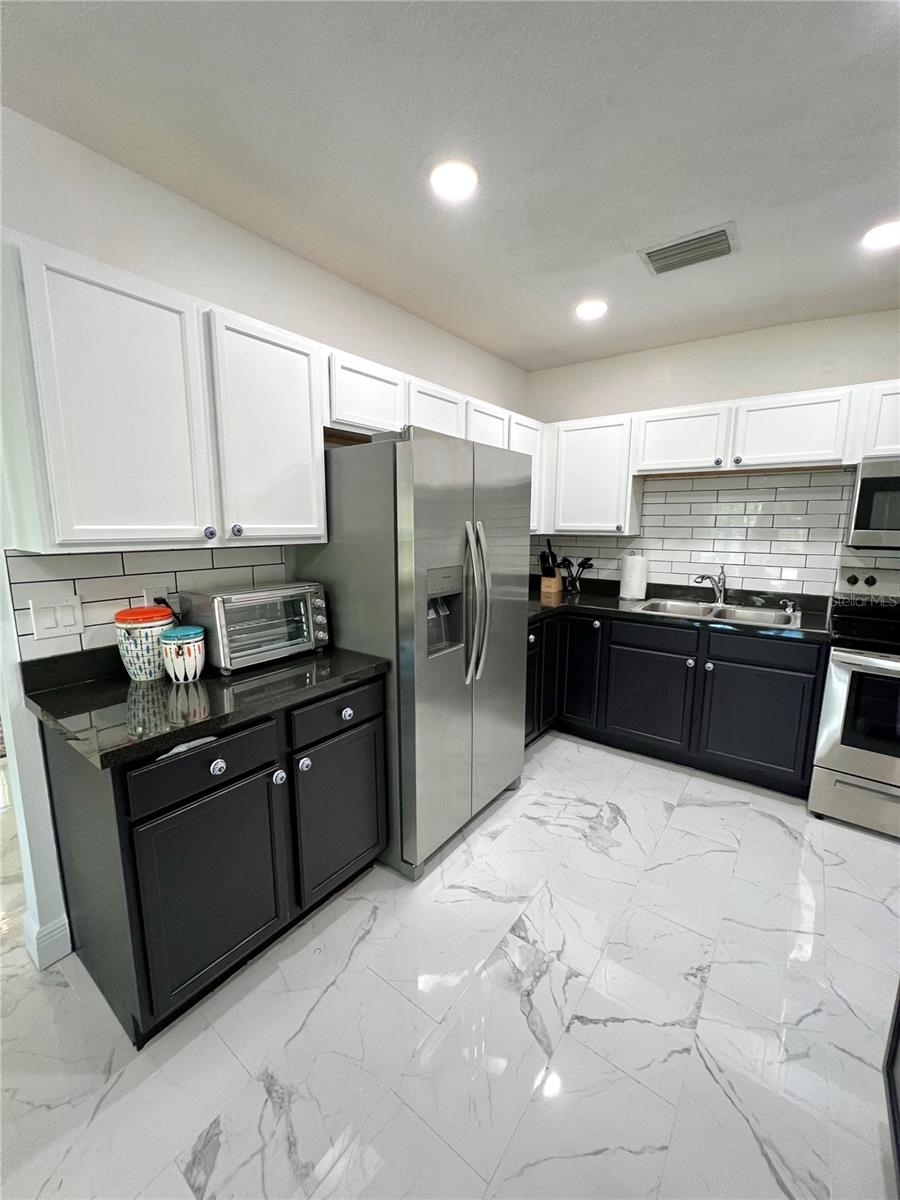 2173 RIVIERA DR — photo 6