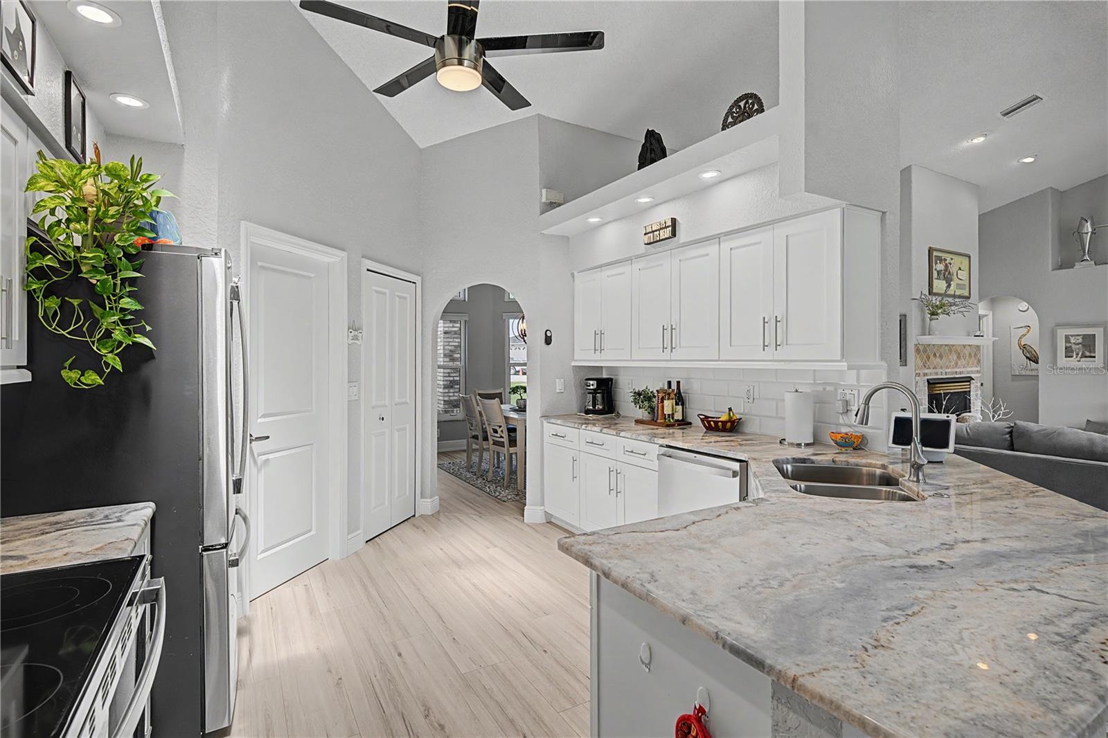 6207 HUNTINGTON DR — photo 42