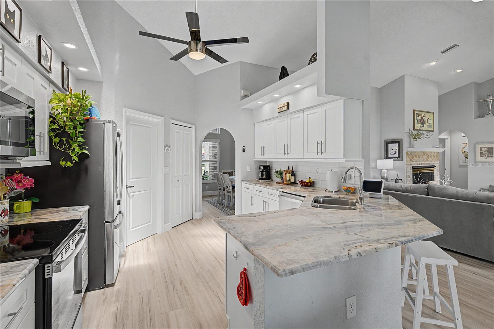 6207 HUNTINGTON DR — photo 46