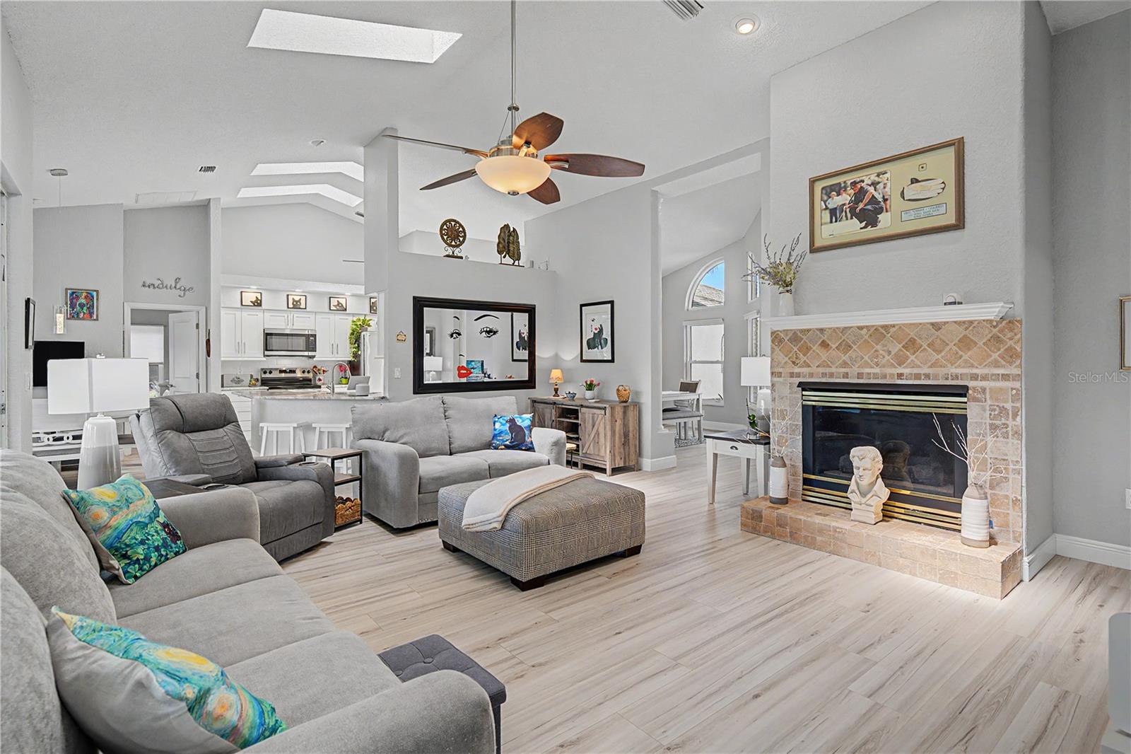 6207 HUNTINGTON DR — photo 17