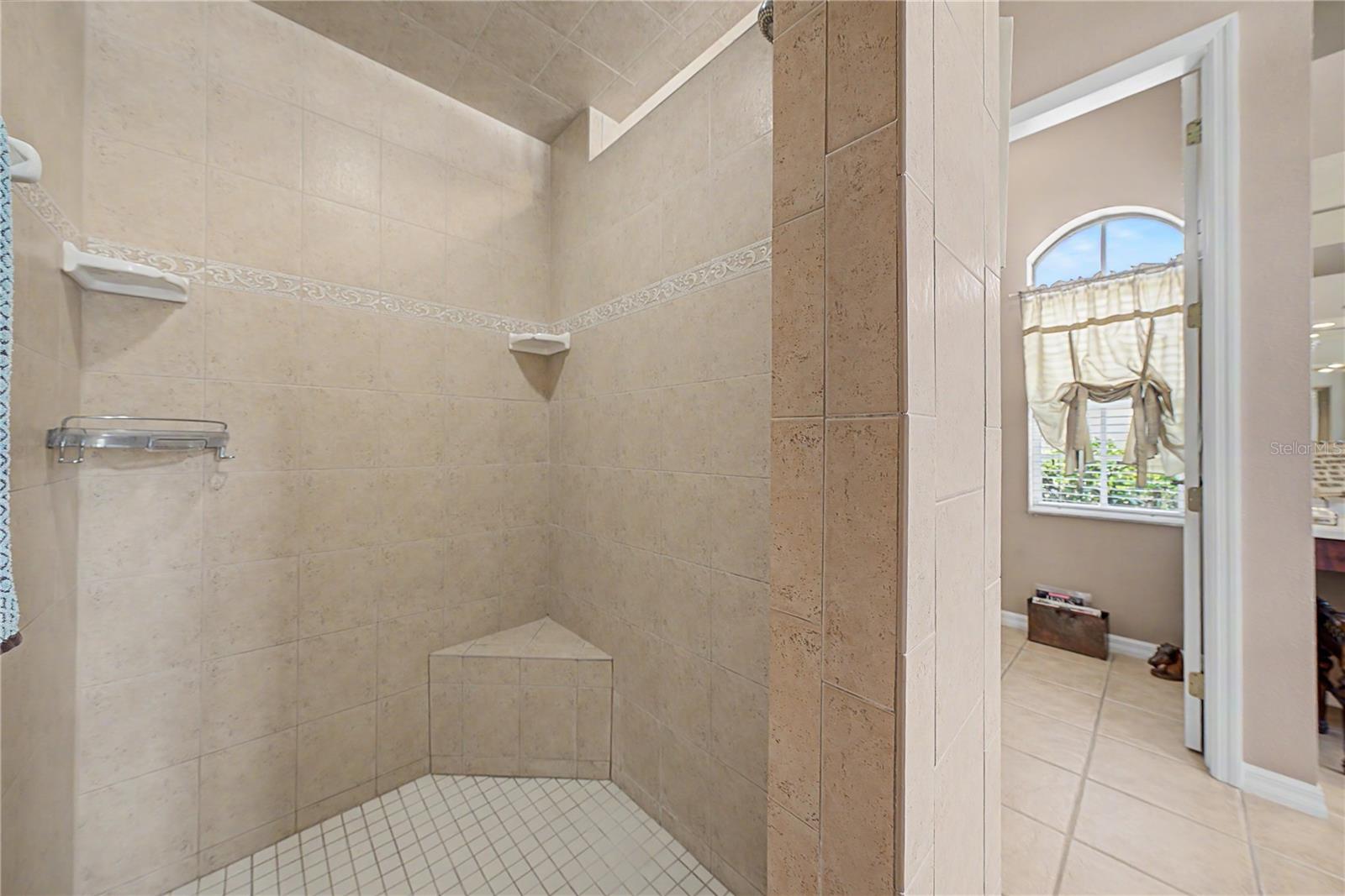 13301 THOROUGHBRED DR — photo 40