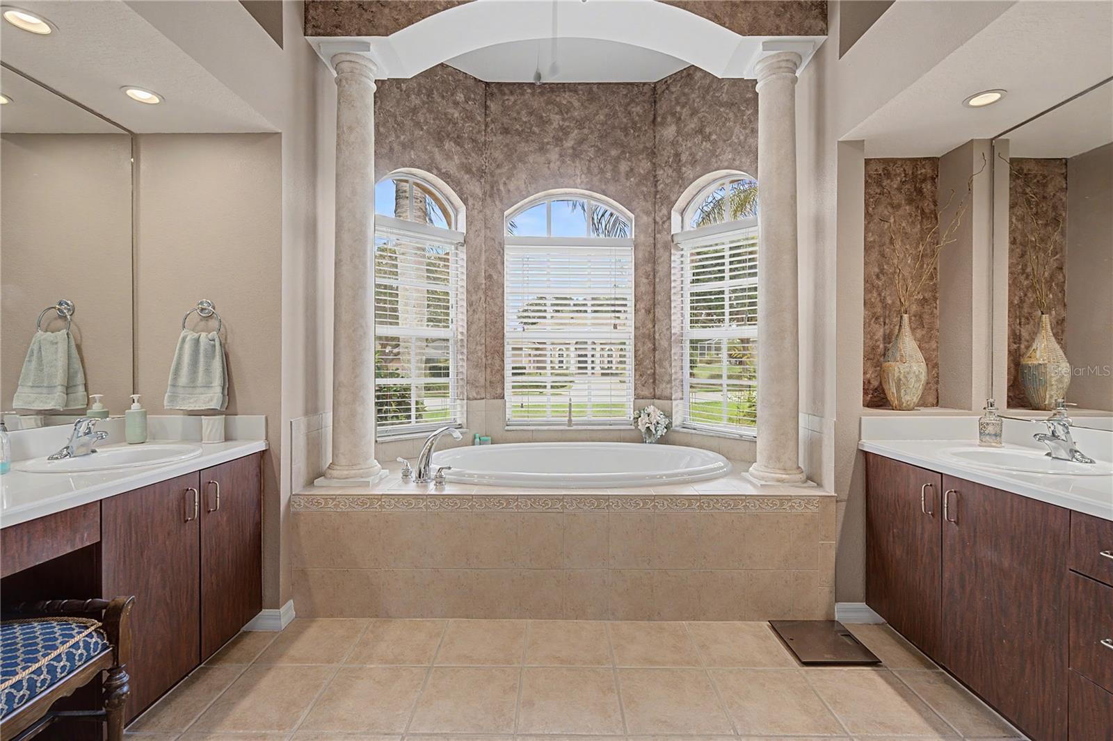 13301 THOROUGHBRED DR — photo 15