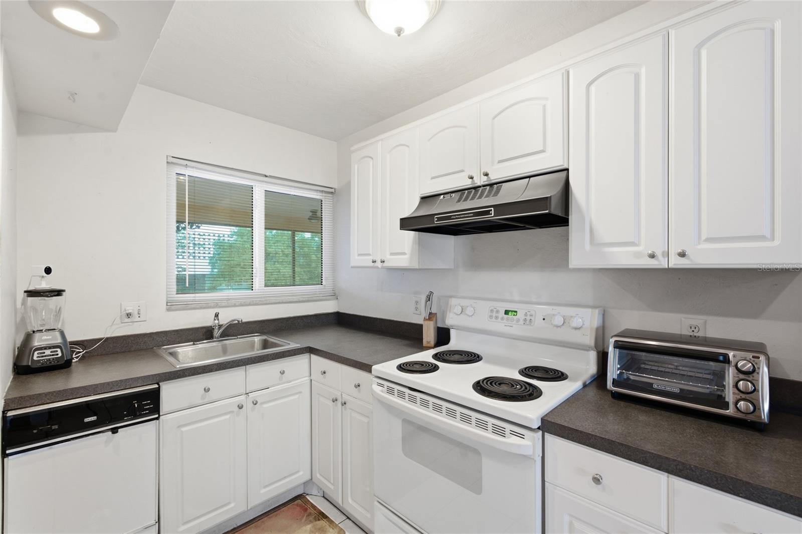 615 S PALM AVE #10 — photo 12