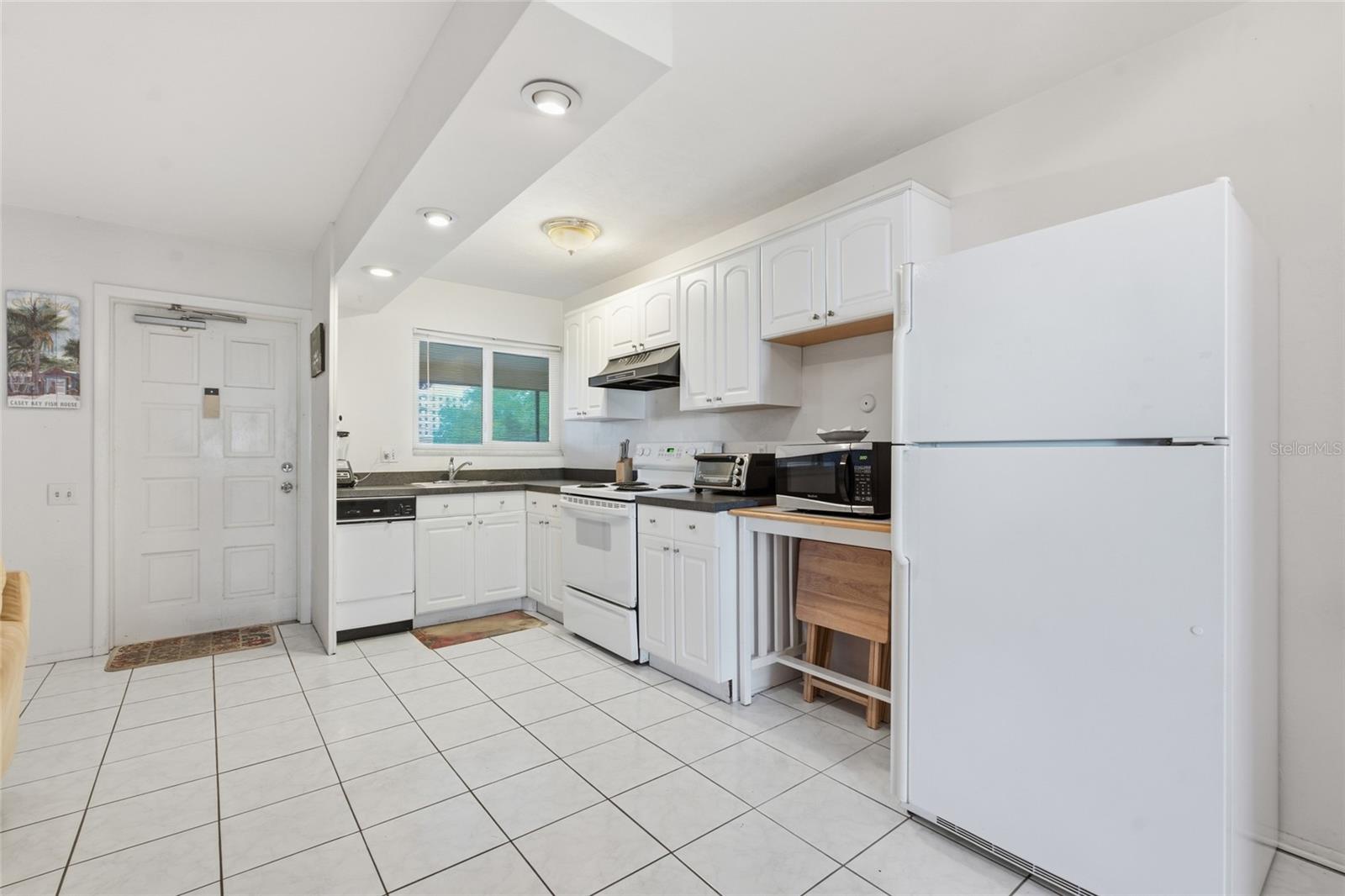 615 S PALM AVE #10 — photo 15