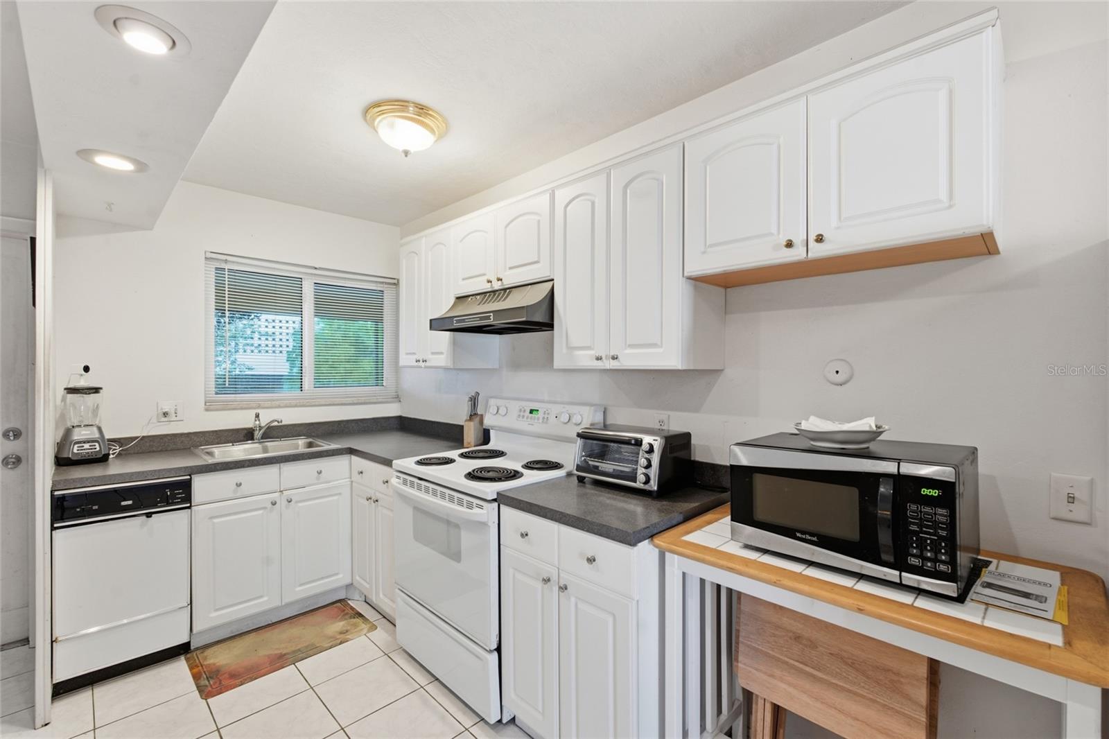 615 S PALM AVE #10 — photo 14