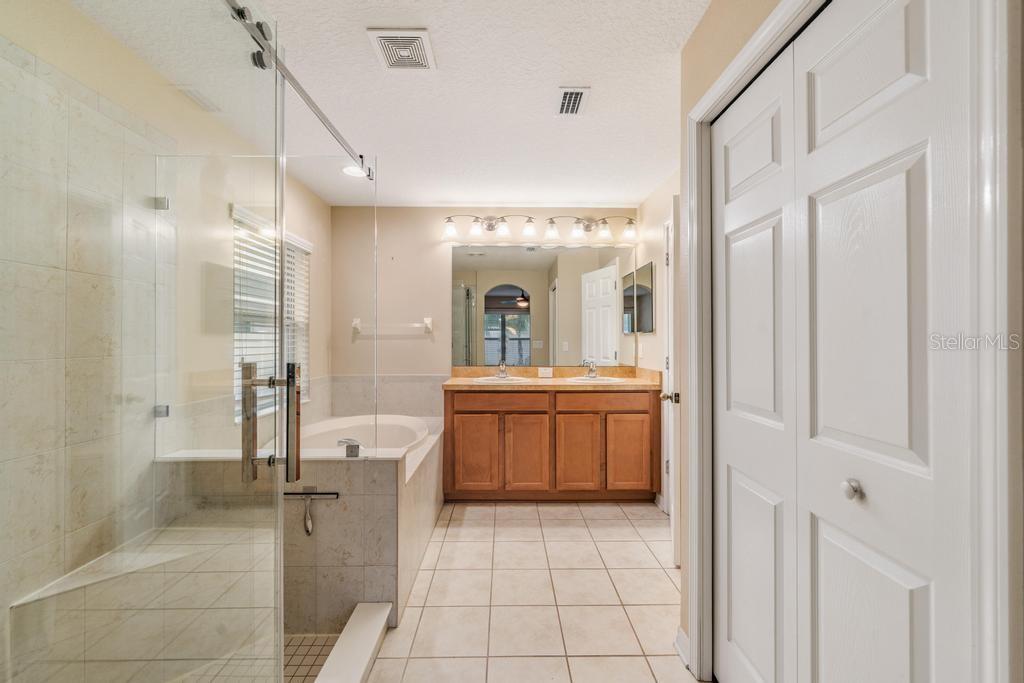 7013 FOREST MERE DR — photo 10
