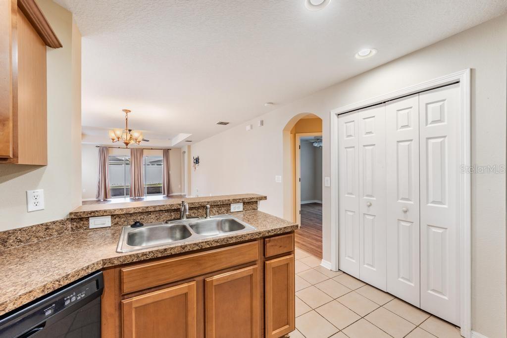 7013 FOREST MERE DR — photo 15