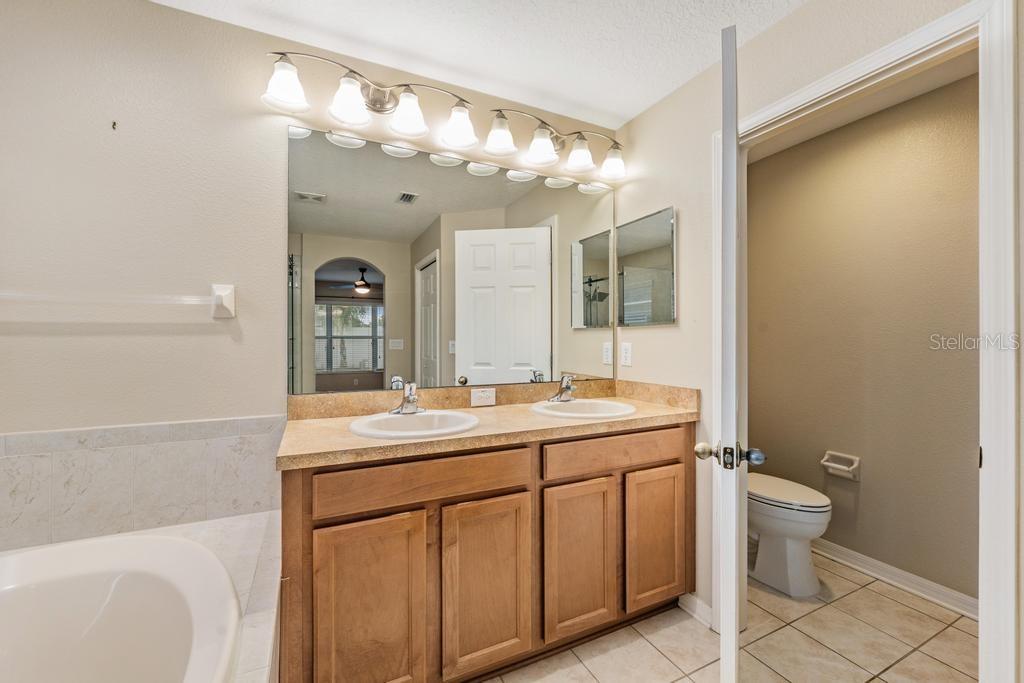 7013 FOREST MERE DR — photo 12