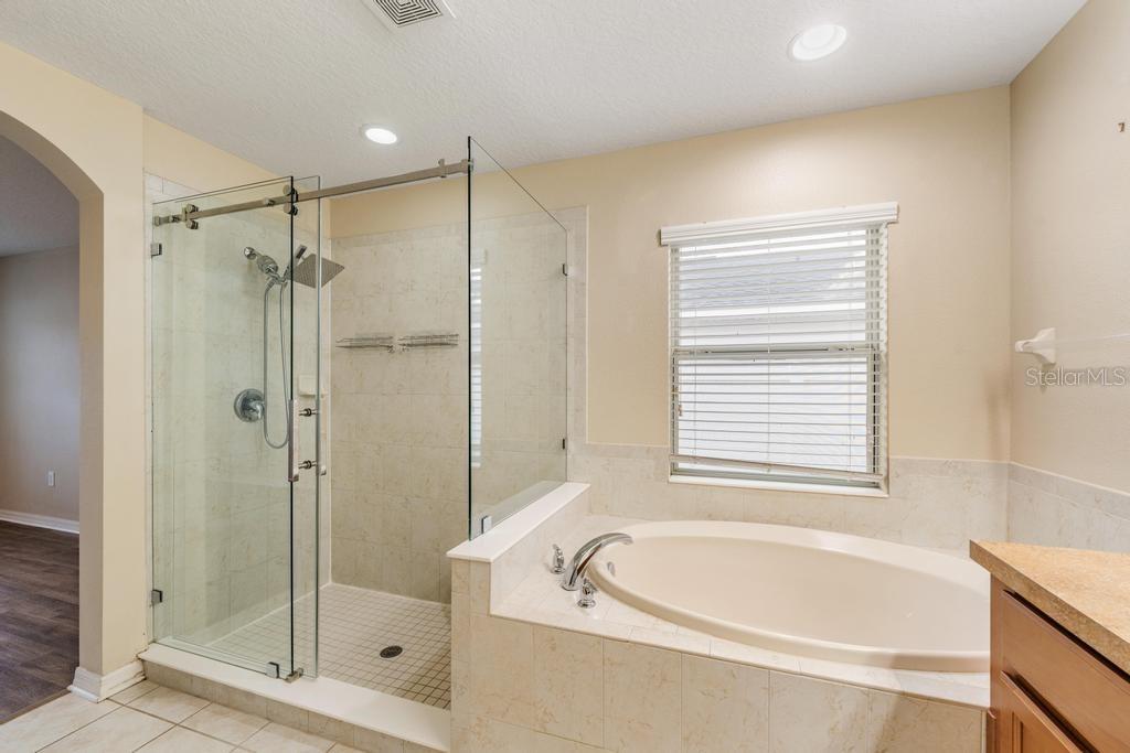 7013 FOREST MERE DR — photo 11