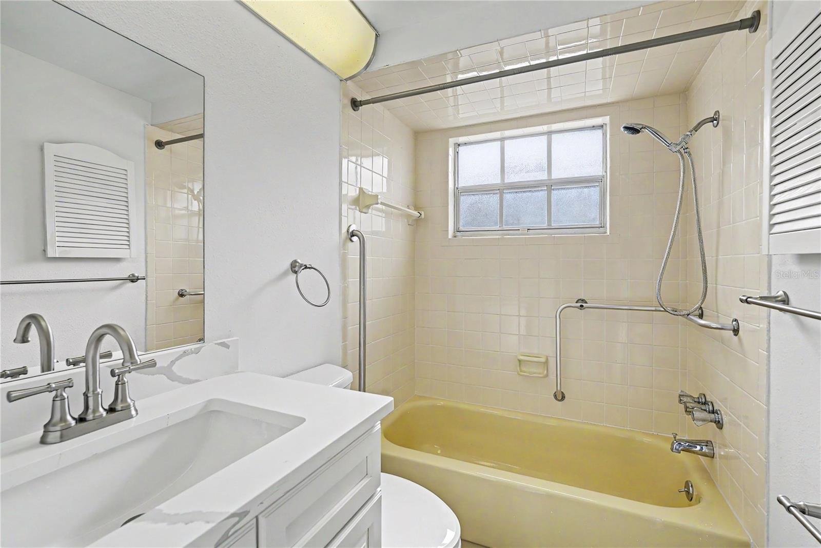 4135 STRATFORD DR — photo 22