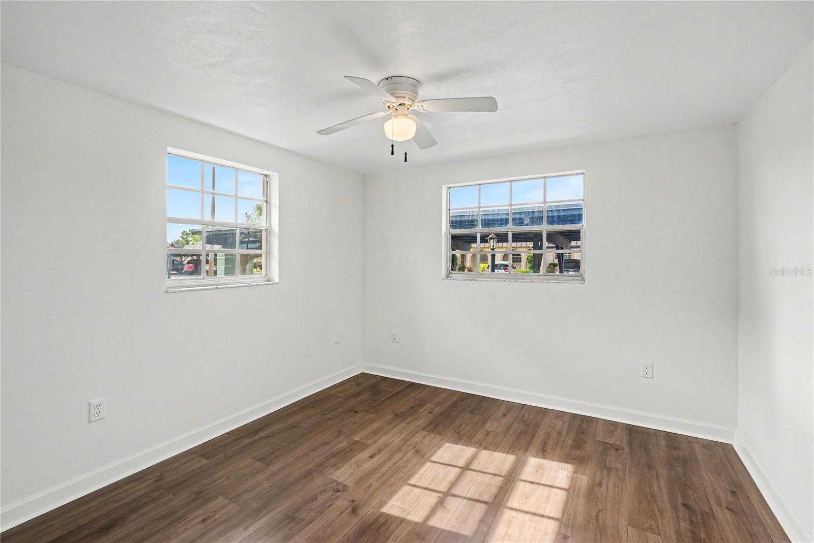 4135 STRATFORD DR — photo 19