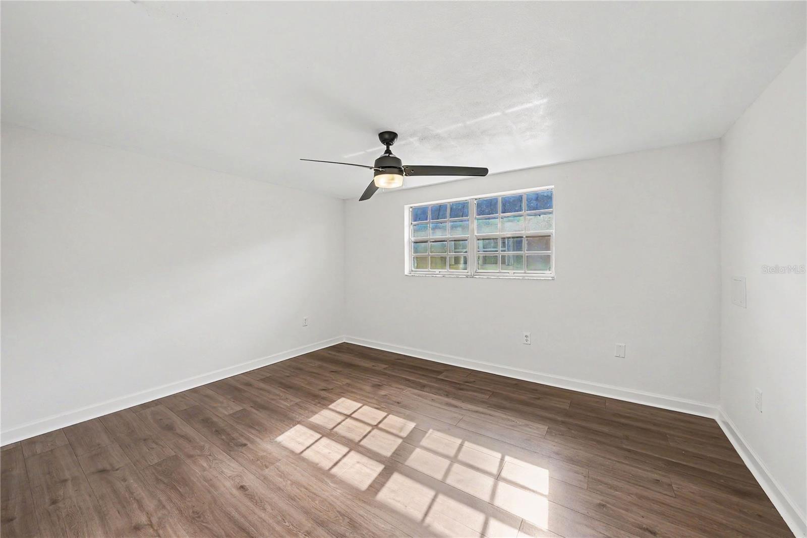 4135 STRATFORD DR — photo 16